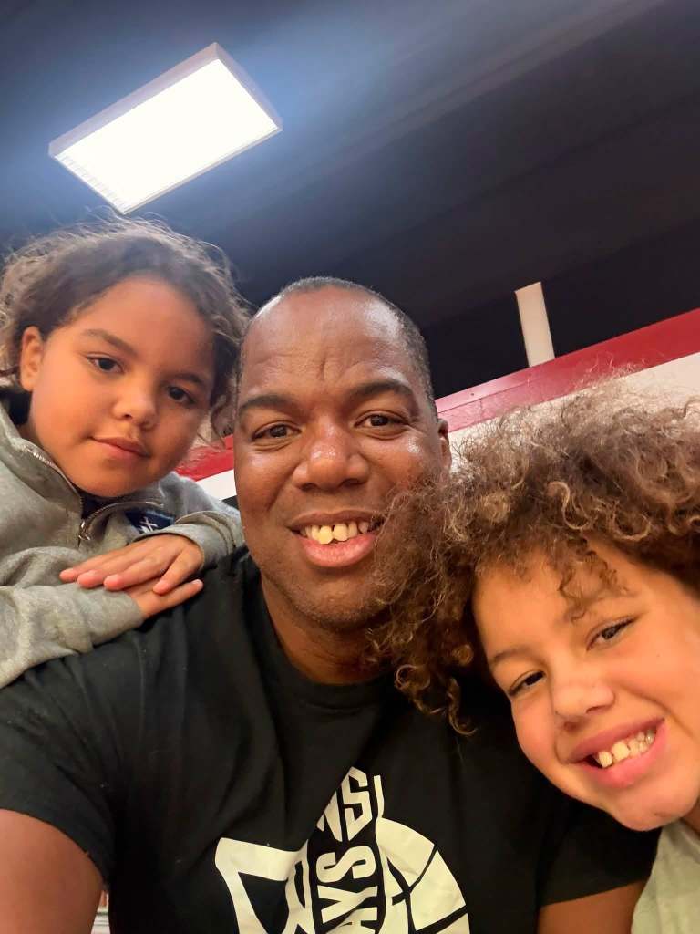 A selfie of food influencer KG and his two daughters